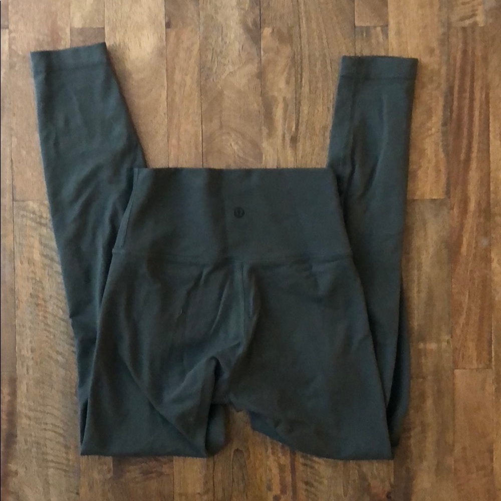 Lululemon Size 2 army green high waisted crops